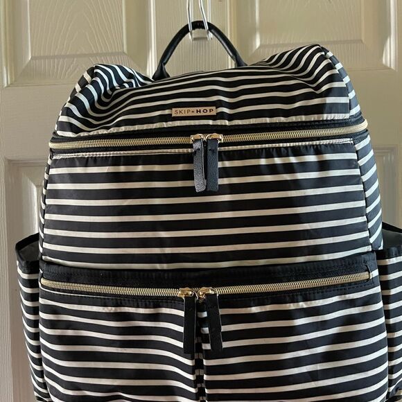 SKIP HOP FLATIRON DIAPER BACKPACK NYLON BLACK-WHITE WITH GOLD TONE HARDWARES - Picture 3 of 13
